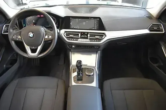 Używany BMW 320 Advantage 190 KM (139 kW) 2021 Niebieski Kombi