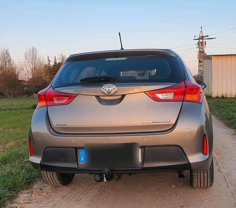 Gebraucht Toyota Auris 100 PS (73 kW) 2015 Braun Limousine