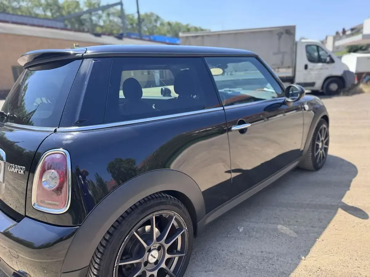 Gebraucht Mini Cooper 120 PS (88 kW) 2010 Schwarz Kleinwagen