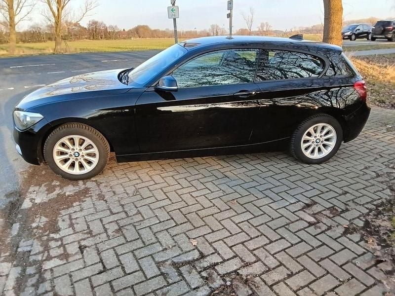Gebraucht BMW 114 Sport Line 102 PS (75 kW) 2014 Schwarz Kleinwagen