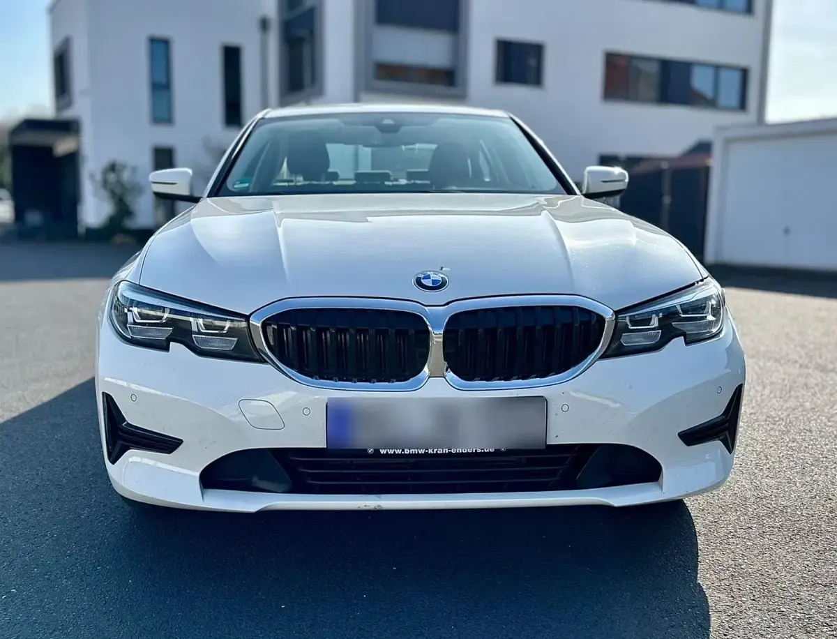 Gebraucht BMW 320 184 PS (135 kW) 2019 Weiß Limousine