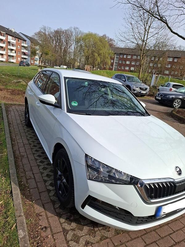 Gebraucht Skoda Scala 116 PS (85 kW) 2019 Weiß Kleinwagen