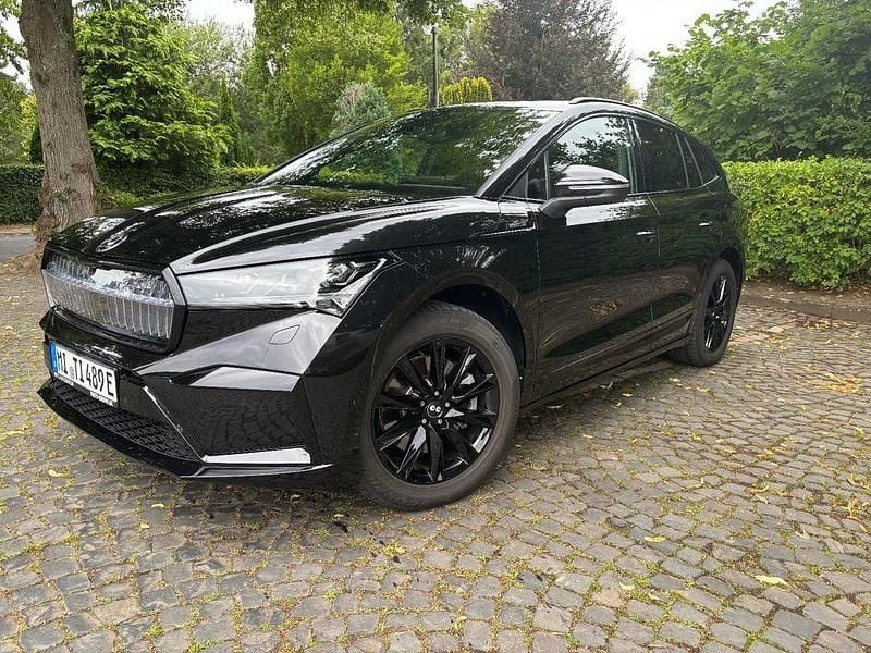 Schwarz Gebraucht 2024 Skoda Enyaq iV SportLine SUV | 39.500 € (Superpreis) - Bild 1/4