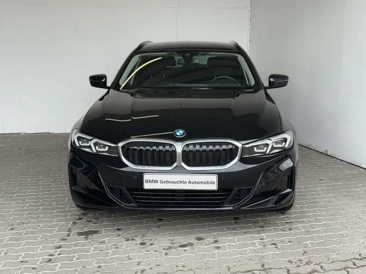 Gebraucht BMW 330 245 PS (180 kW) 2023 Schwarz Limousine