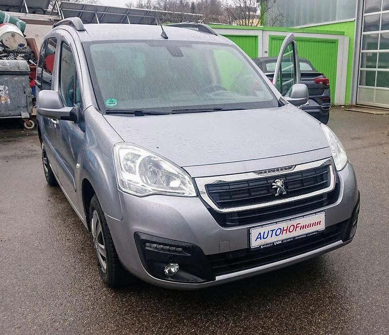 Grau Gebraucht 2017 Peugeot Partner Tepee Allure Van / Kleinbus | 7.000 € (Guter Preis) - Bild 1/4