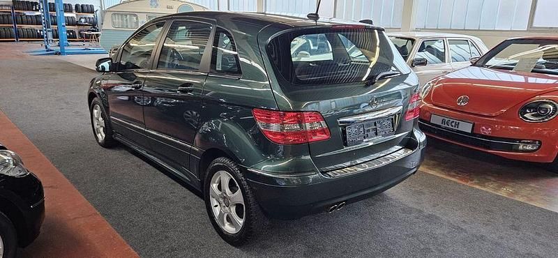 Second-hand Mercedes E200 193 CP (141 kW) 2009 Verde Berlinǎ