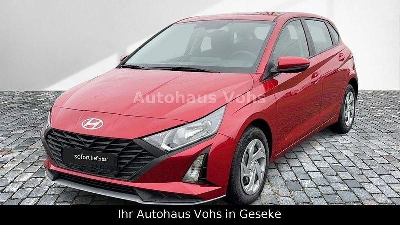 Grün Neu 2025 Hyundai i20 Comfort Limousine | 17.470 € (Fairer Preis) - Bild 1/3