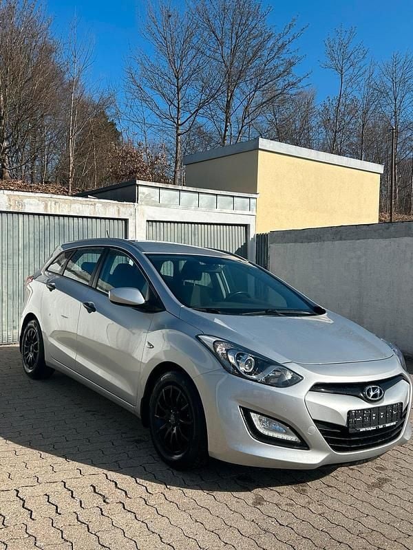 Gebraucht Hyundai i30 99 PS (72 kW) 2015 Grau Kombi