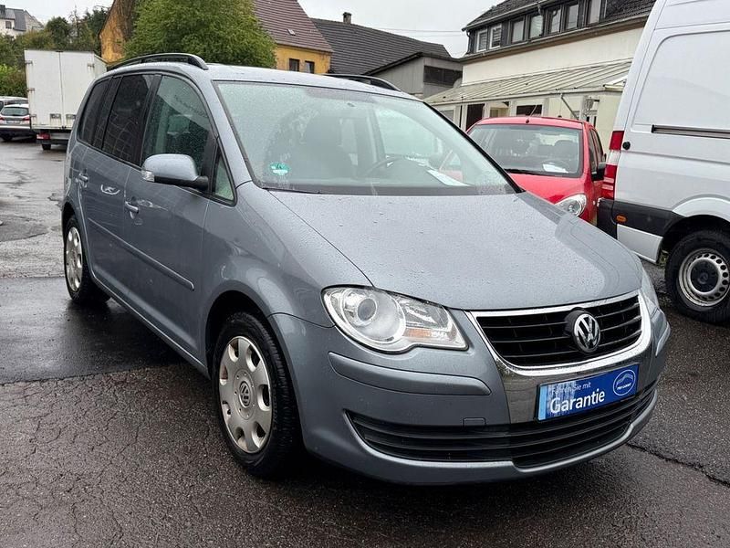 Grau Gebraucht 2008 VW Touran Trendline Van / Kleinbus | 5.450 € (Etwas zu teuer) - Bild 1/4