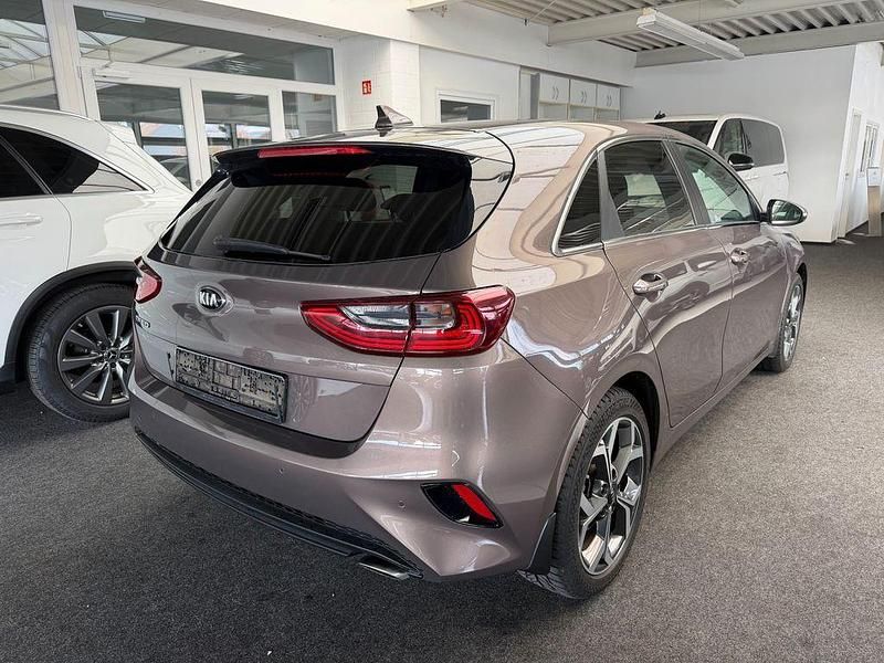 Gebraucht Kia Ceed Vision 140 PS (102 kW) 2018 Braun Kleinwagen