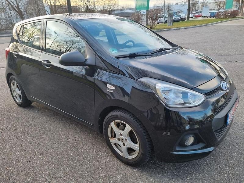Gebraucht Hyundai i10 67 PS (49 kW) 2016 Schwarz Kleinwagen
