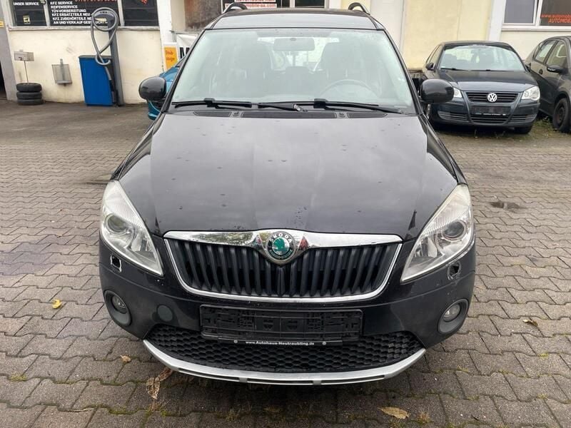 Schwarz Gebraucht 2013 Skoda Roomster Kombi | 3.600 € (Superpreis) - Bild 1/4