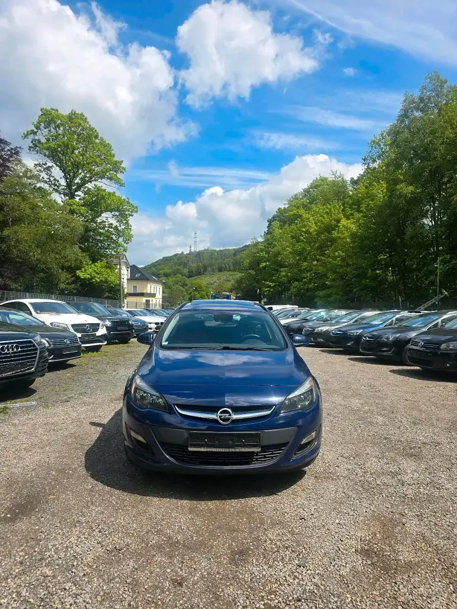 Gebraucht Opel Astra Selection 110 PS (80 kW) 2014 Blau Kombi