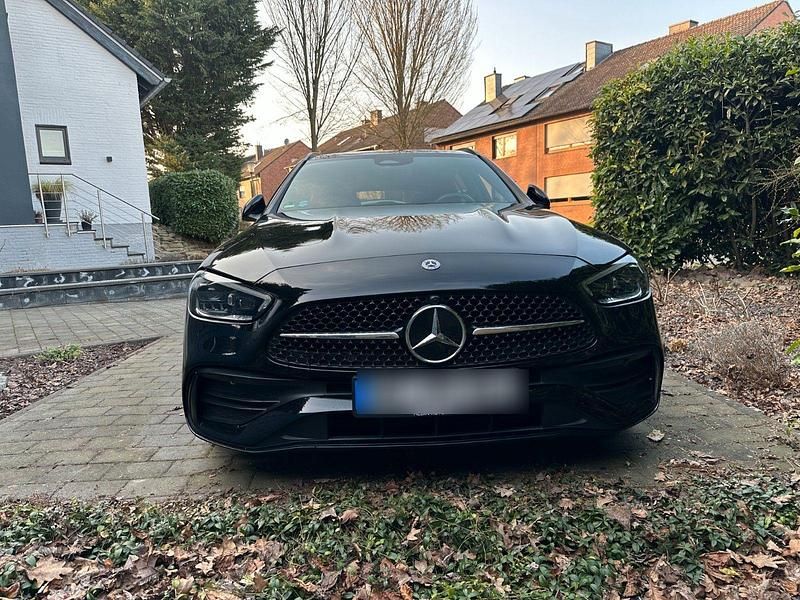 Schwarz Gebraucht 2021 Mercedes C220 AMG line Kombi | 33.500 € (Fairer Preis) - Bild 1/4