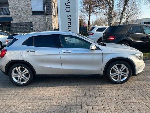 Gebraucht Mercedes GLA200 136 PS (100 kW) 2016 Silber SUV