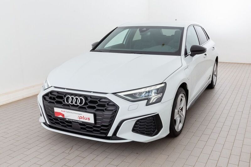 Gebraucht Audi A3 Sportback e-tron Ambiente 245 PS (180 kW) 2022 Gletscherweiß metallic Kleinwagen