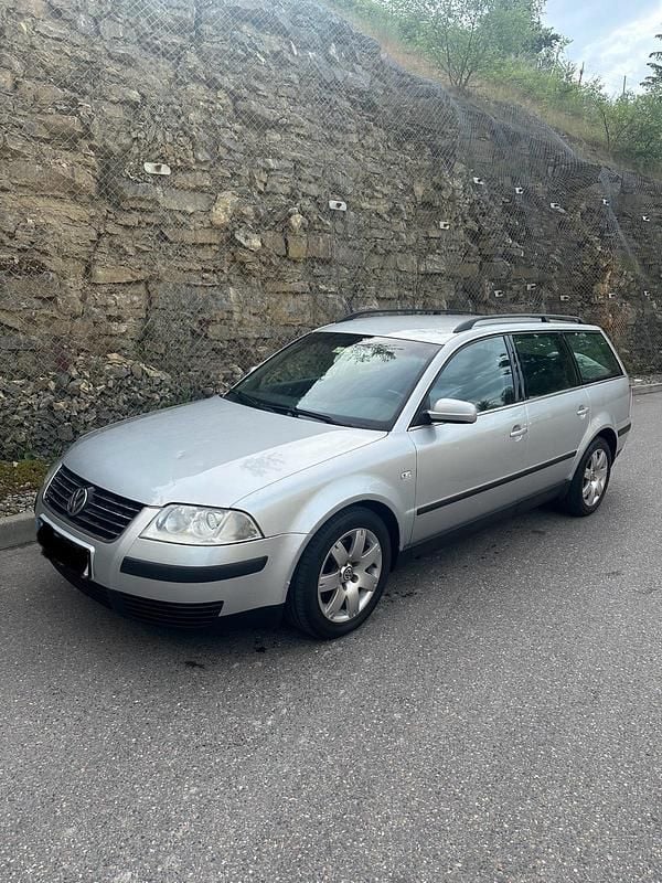 Silber Gebraucht 2002 VW Passat Kombi | 2.390 € (Etwas zu teuer) - Bild 1/4
