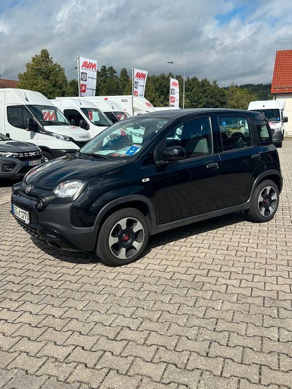 Schwarz Gebraucht 2023 Fiat Panda Cross Cross Kleinwagen | 9.990 € (Superpreis) - Bild 1/4