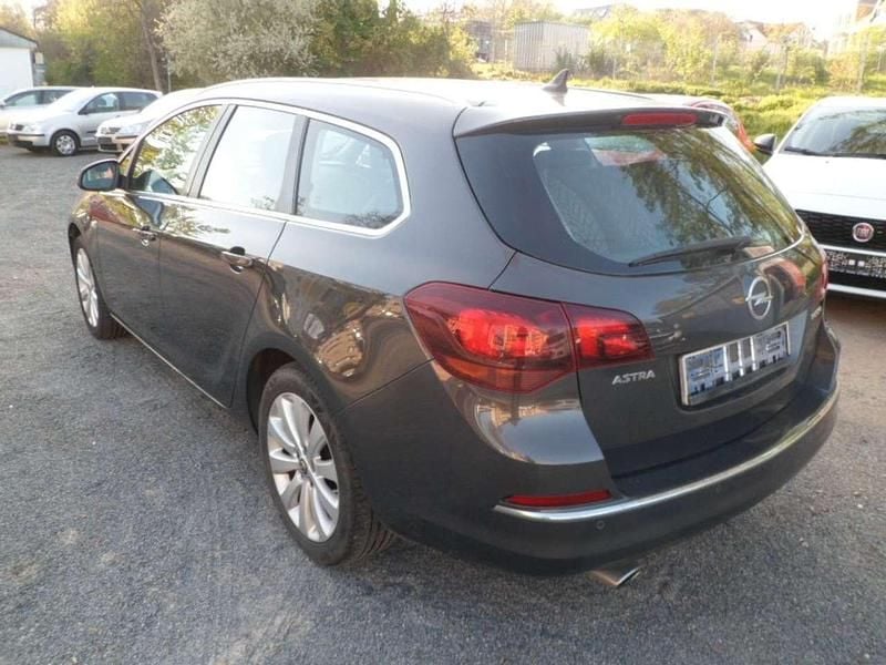 Gebraucht Opel Astra Exklusiv 140 PS (102 kW) 2015 Plat.anthr./rogrey/0j:silbergr Kombi