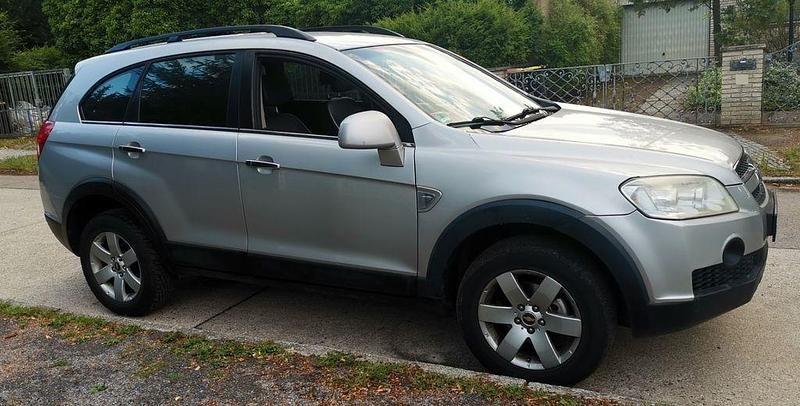Silber Gebraucht 2009 Chevrolet Captiva LS SUV | 3.999 € (Guter Preis) - Bild 1/4