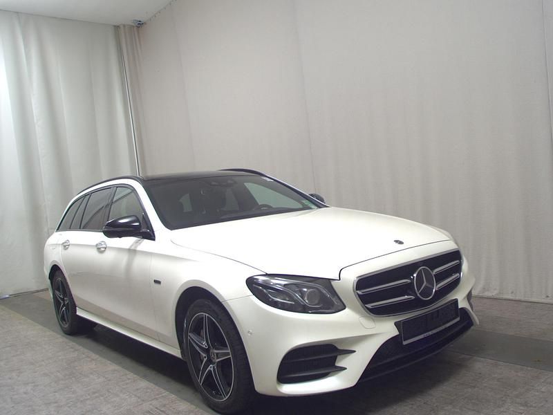 Gebraucht Mercedes E300 AMG line 306 PS (225 kW) 2020 Weiss Limousine