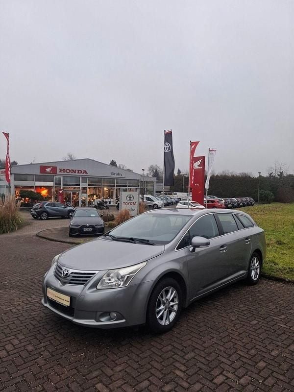 Gebraucht Toyota Avensis Edition 147 PS (108 kW) 2011 Silber Kombi