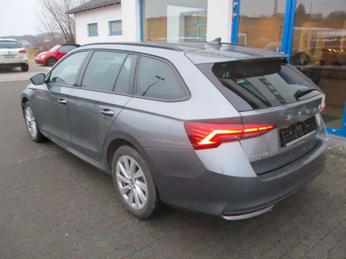 Używany Skoda Octavia Selection 150 KM (110 kW) 2025 Szary Kombi