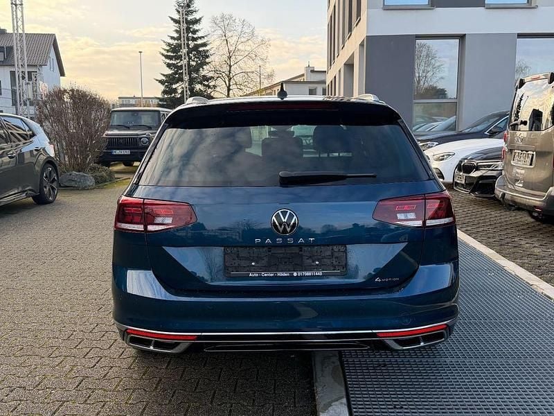 Gebraucht VW Passat R-line Plus 200 PS (147 kW) 2022 Blau Kombi