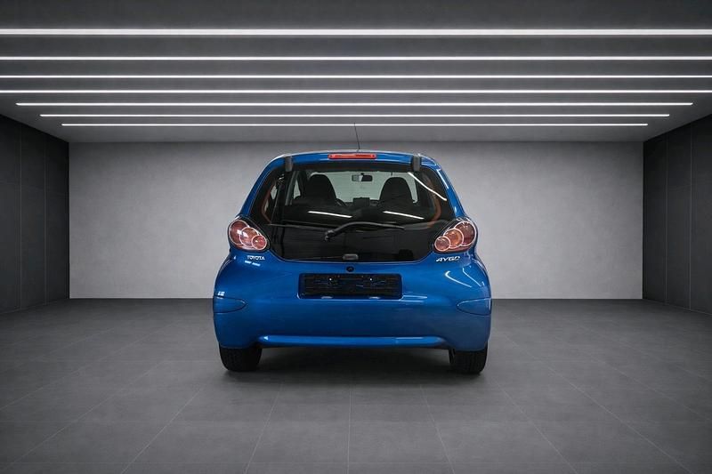Gebraucht Toyota Aygo 68 PS (50 kW) 2013 Blau Kleinwagen