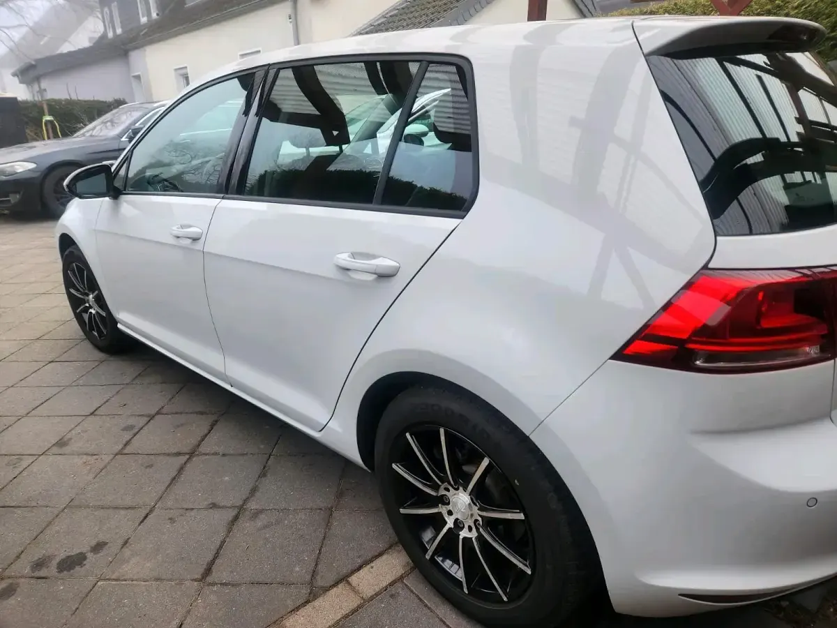 Gebraucht VW Golf VII Highline 84 PS (61 kW) 2014 Weiß Kleinwagen