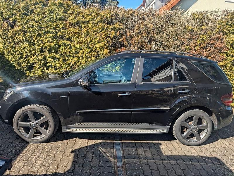 Gebraucht Mercedes ML320 224 PS (164 kW) 2008 Schwarz SUV