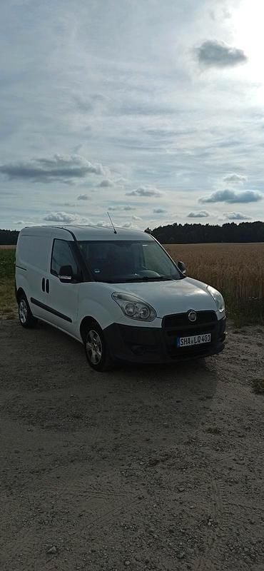 Weiß Gebraucht 2012 Fiat Doblò Van / Kleinbus | 4.100 € (Fairer Preis) - Bild 1/4