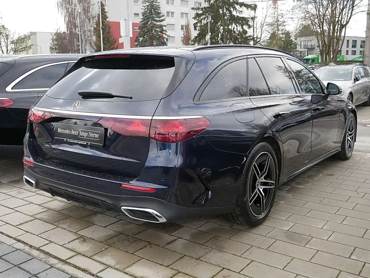 Gebraucht Mercedes E220 AMG 197 PS (144 kW) 2024 Metalliclack nautikblau Kombi