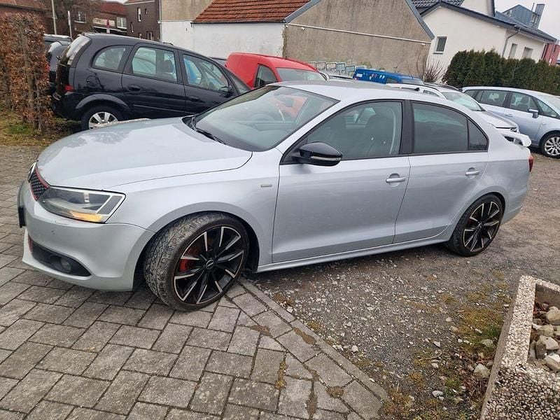 Gebraucht VW Jetta Match 105 PS (77 kW) 2012 Silber Limousine