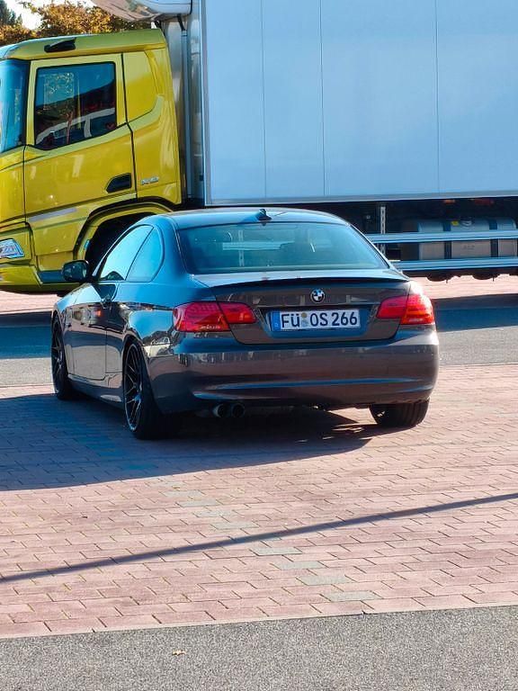 Braun Gebraucht 2011 BMW 325 M Performance Coupé | 11.450 € (Etwas zu teuer) - Bild 1/4