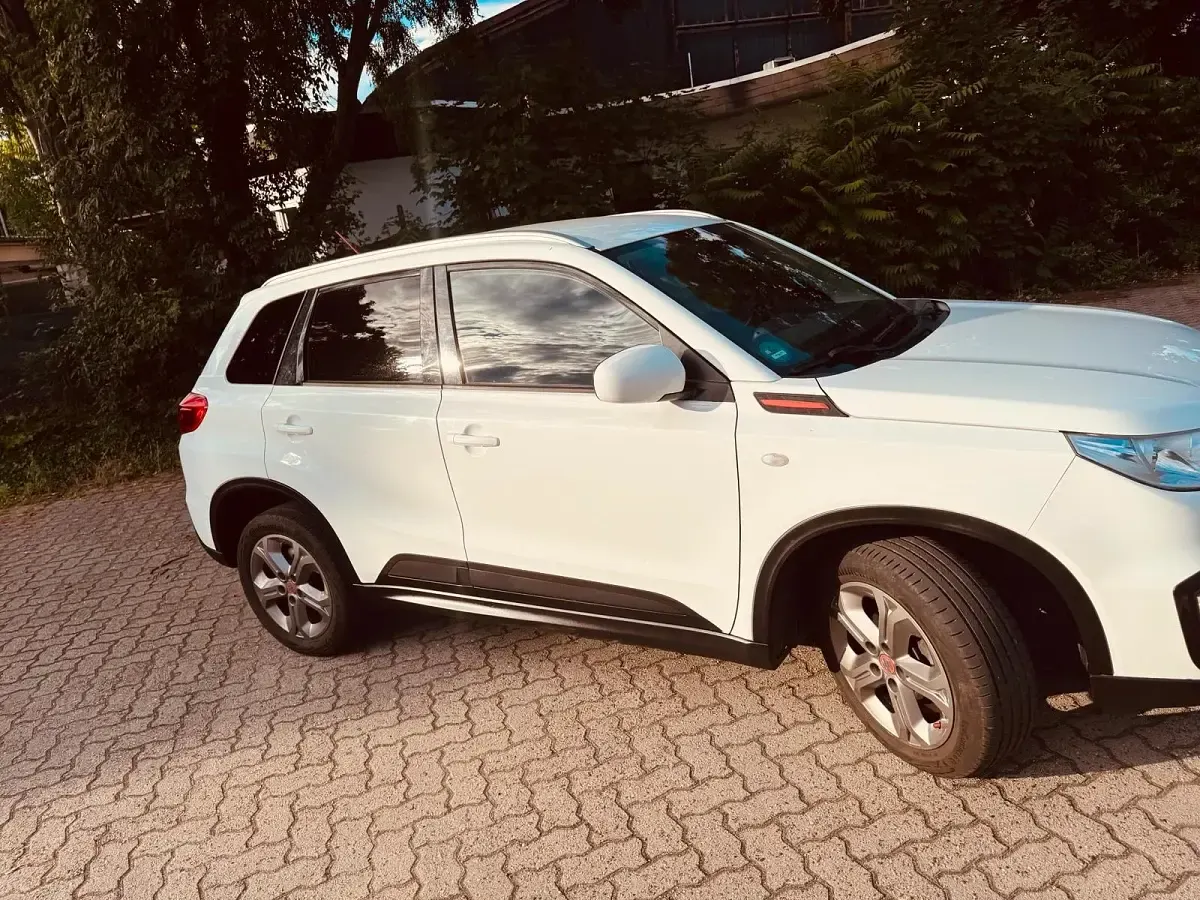 Gebraucht Suzuki Vitara 120 PS (88 kW) 2017 Weiß SUV