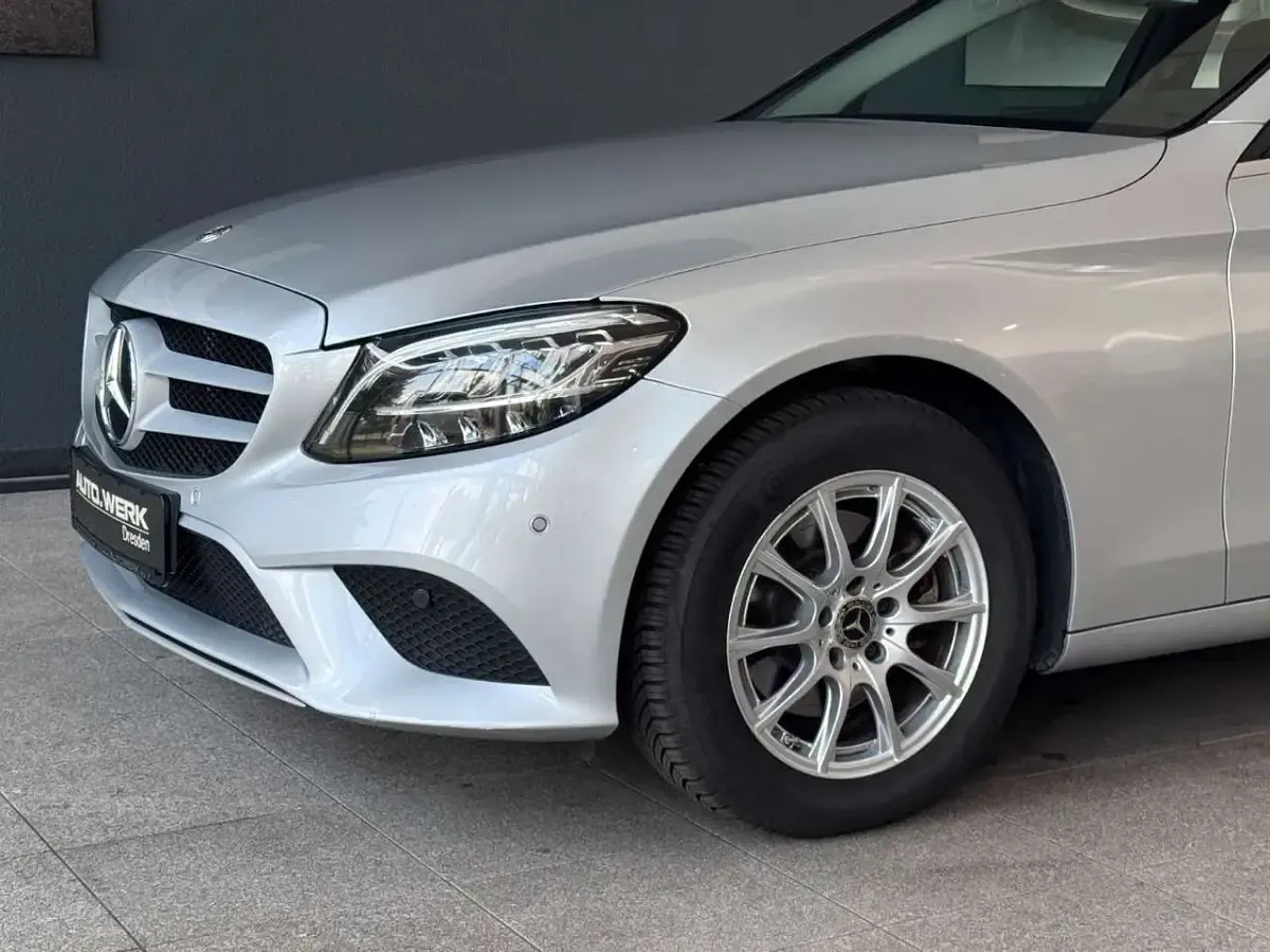 Gebraucht Mercedes C220 194 PS (142 kW) 2018 Silber Limousine
