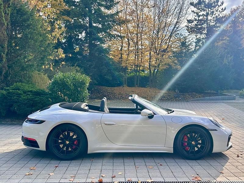 Weiß Gebraucht 2021 Porsche 911 Carrera S Cabriolet Cabrio | 129.970 € (Fairer Preis) - Bild 1/4