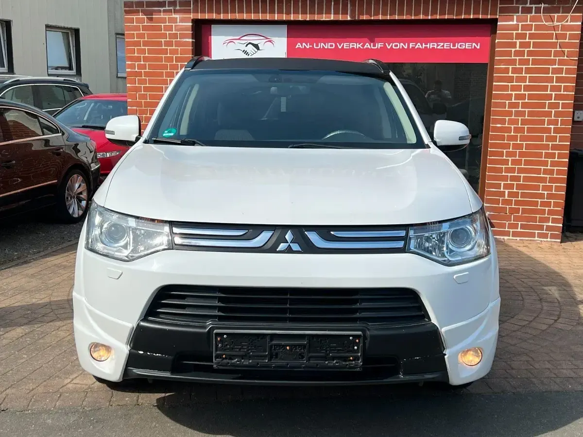 Gebraucht Mitsubishi Outlander Intense 150 PS (110 kW) 2015 Weiß SUV