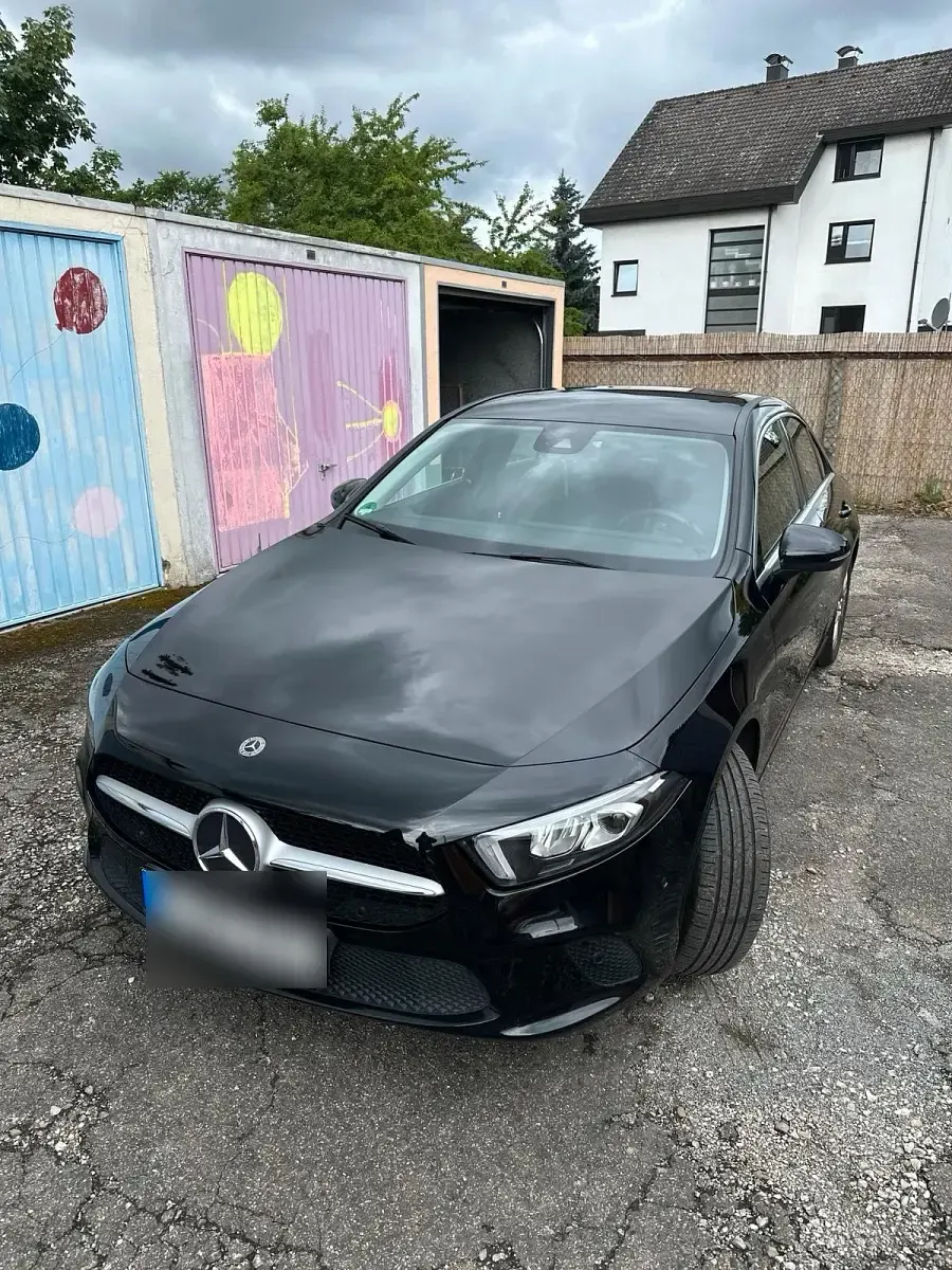 Gebraucht Mercedes A200 163 PS (119 kW) 2019 Schwarz Limousine