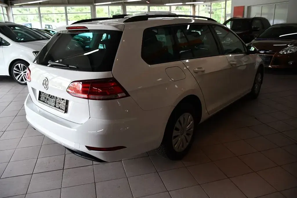 Gebraucht VW Golf VII Trendline 116 PS (85 kW) 2018 Weiß Kombi