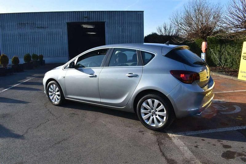 Gebraucht Opel Astra Cosmo 165 PS (121 kW) 2014 Grau Limousine