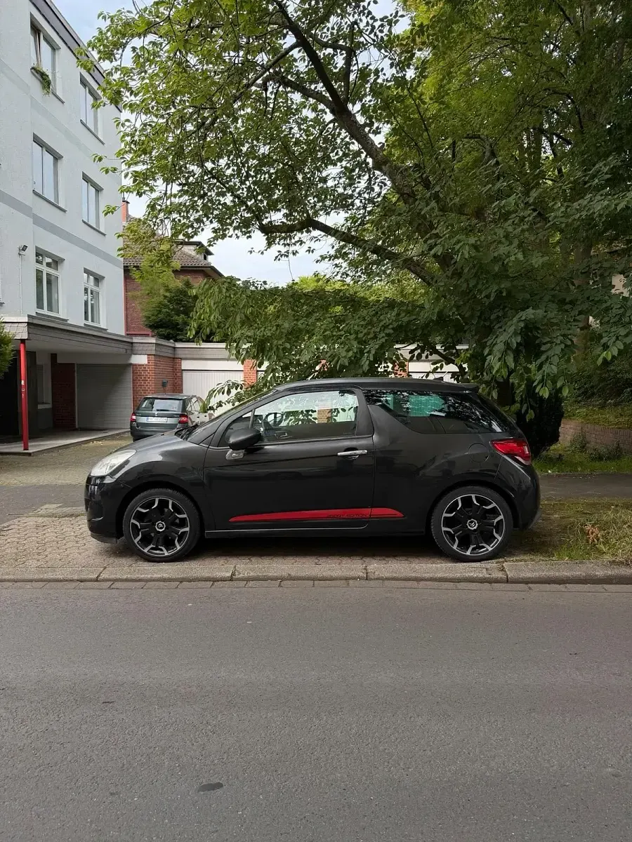 Gebraucht Citroën DS3 95 PS (69 kW) 2010 Schwarz Kleinwagen