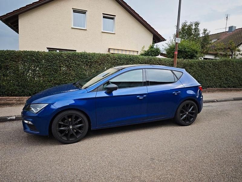 Blau Gebraucht 2020 Seat Leon FR Limousine | 19.800 € (Fairer Preis) - Bild 1/4