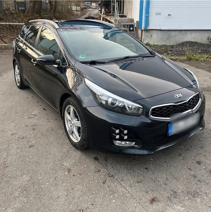 Schwarz Gebraucht 2017 Kia Ceed Sportswagon Kombi | 6.000 € (Guter Preis) - Bild 1/4