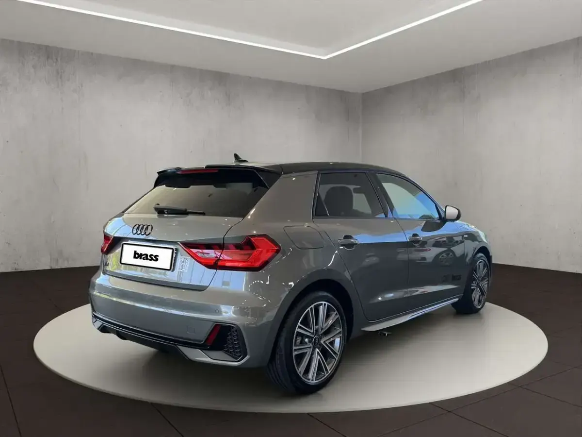 Gebraucht Audi A1 S-Line 116 PS (85 kW) 2026 Chronosgrau metallic/mythossch SUV
