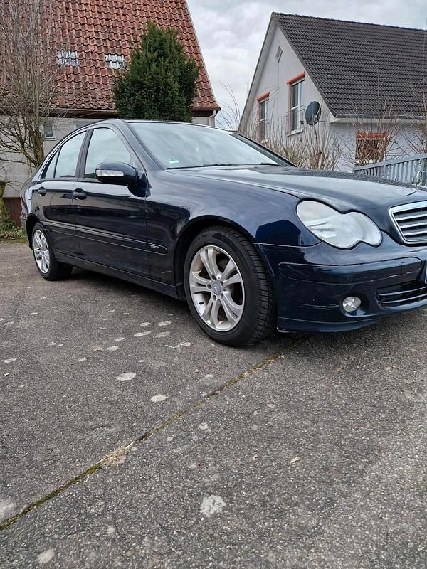 Gebraucht Mercedes 220 150 PS (110 kW) 2005 Blau Limousine