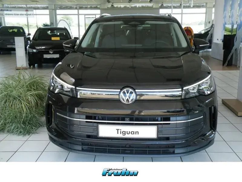Deepblack perleffekt (schwarz) Neu 2024 VW Tiguan Life SUV | 43.500 € (Superpreis) - Bild 1/4