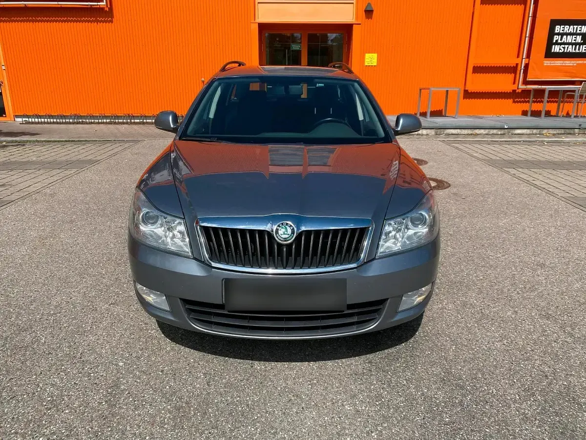 Gebraucht Skoda Octavia 104 PS (76 kW) 2012 Grau Kombi