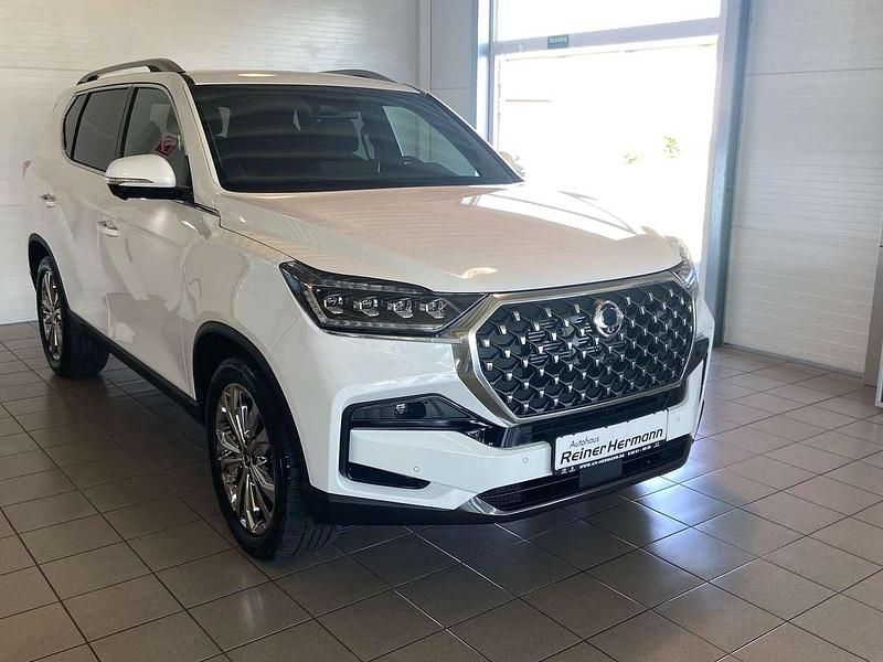 Silky white pearl Gebraucht 2023 Ssangyong Rexton Sapphire SUV | 48.880 € - Bild 1/4
